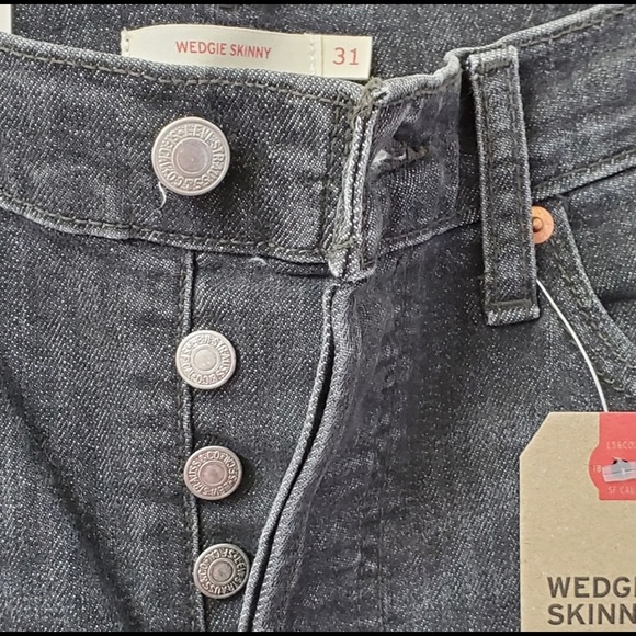 NWT Levi’s Wedgie Raw Hem High Rise - Picture 2 of 9